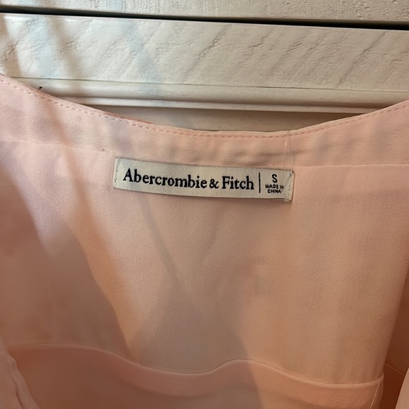Abercrombie, pink, tie-dye dress NWT satin material in size small - Picture 3 of 5